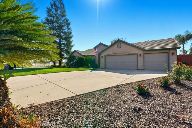 Detail Gallery Image 5 of 54 For 2431 S Cedar, Visalia,  CA 93292 - 3 Beds | 2 Baths