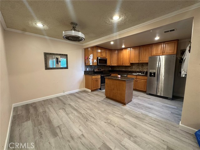 Detail Gallery Image 9 of 28 For 18512 #E Mayall, Northridge,  CA 91324 - 4 Beds | 3 Baths