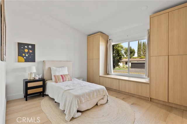 6009 Neddy Avenue, Woodland Hills CA: https://media.crmls.org/medias/6179c9f2-848c-4427-8564-d91db477021f.jpg