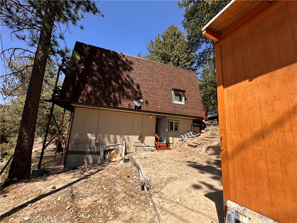 https://media.crmls.org/medias/617a79af-54f3-4420-a84e-ff46c18ec1d5.jpg?preset=X-Large