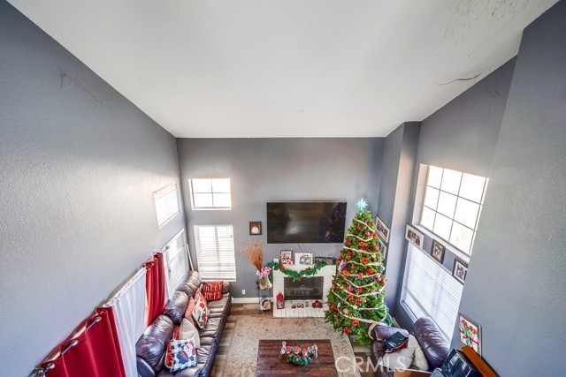 11484 Lime Orchard Lane, Fontana CA: https://media.crmls.org/medias/617a8ff9-fc7b-44b7-a00a-11618ce6f556.jpg