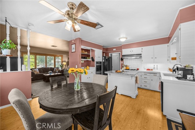 1210 W Marshall Boulevard, San Bernardino CA: https://media.crmls.org/medias/617b4c22-ec6e-4469-b6af-beb029cb7908.jpg