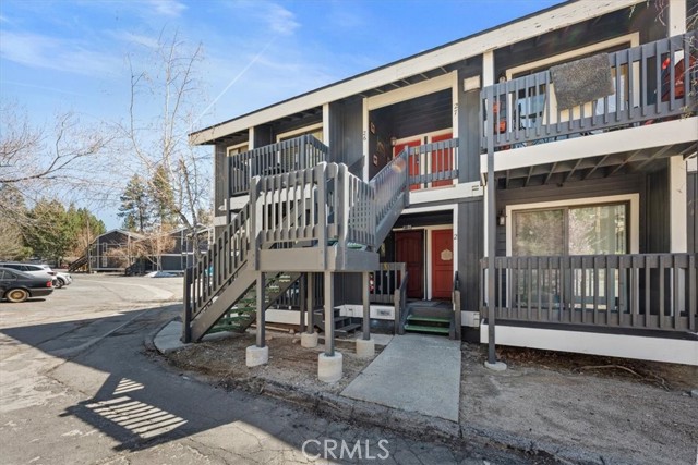 Detail Gallery Image 2 of 24 For 760 Blue Jay #1,  Big Bear Lake,  CA 92315 - 3 Beds | 3 Baths