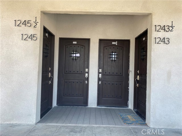1245 S Kenmore Avenue Los Angeles, California Korea town area, downstairs 3 bedrooms, 2 bathrooms unit in a 4 units building. newly renovated in-and-out in 2020. central HVAC and separate tankless water heater. Large back yard patio. The large common deck area provides space for outdoor activities.