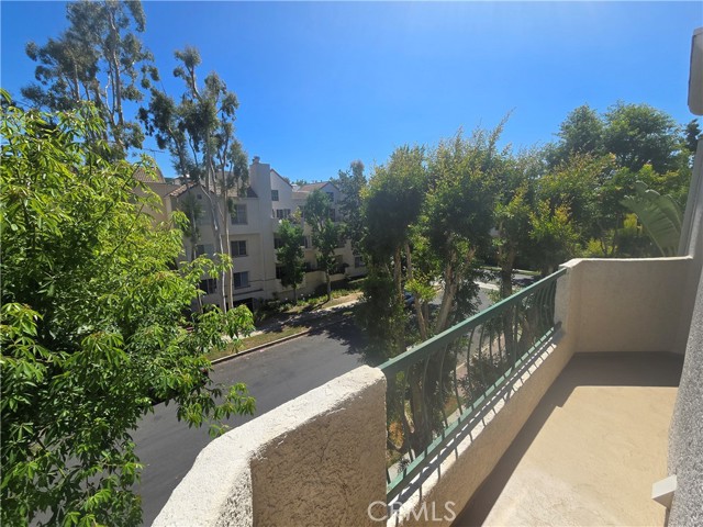 Detail Gallery Image 4 of 26 For 14347 Albers St #301,  Sherman Oaks,  CA 91401 - 2 Beds | 2 Baths