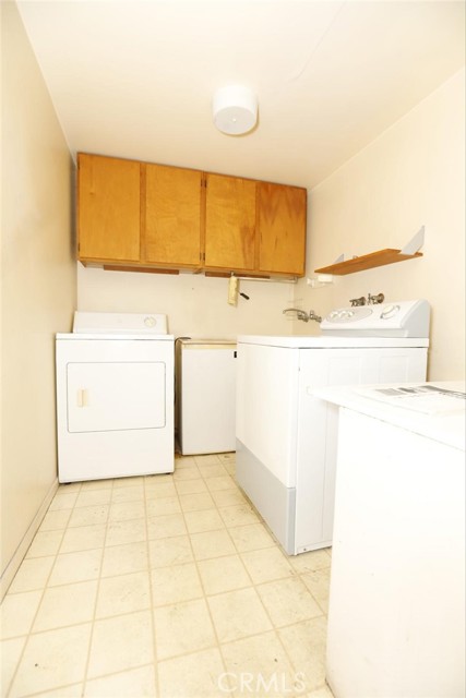 13006 Jefferson Avenue, Hawthorne CA: https://media.crmls.org/medias/61811a5e-3e68-4b1b-a641-a037382595ab.jpg