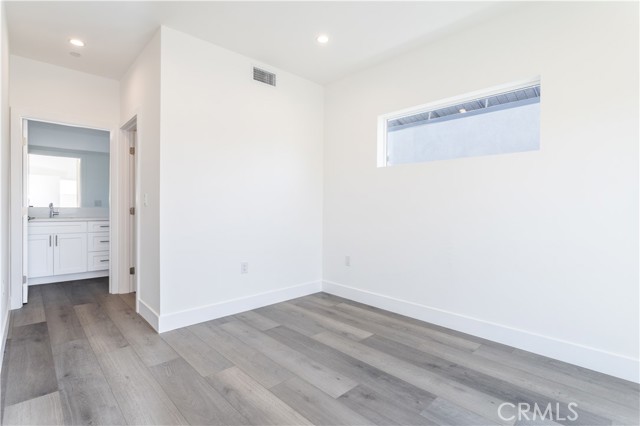 1032 N Oxford Avenue, Los Angeles CA: https://media.crmls.org/medias/61814f8a-03c1-4c79-a728-2d54ed268e1f.jpg