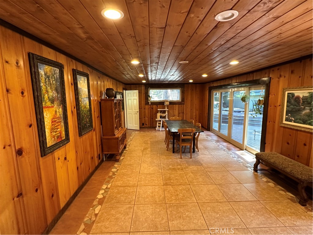 https://media.crmls.org/medias/6181b108-254f-438f-b1ee-df08981be964.jpg?preset=X-Large
