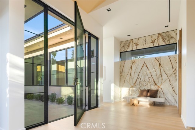 Detail Gallery Image 5 of 72 For 11826 Kling St, Valley Village,  CA 91607 - 6 Beds | 5/1 Baths