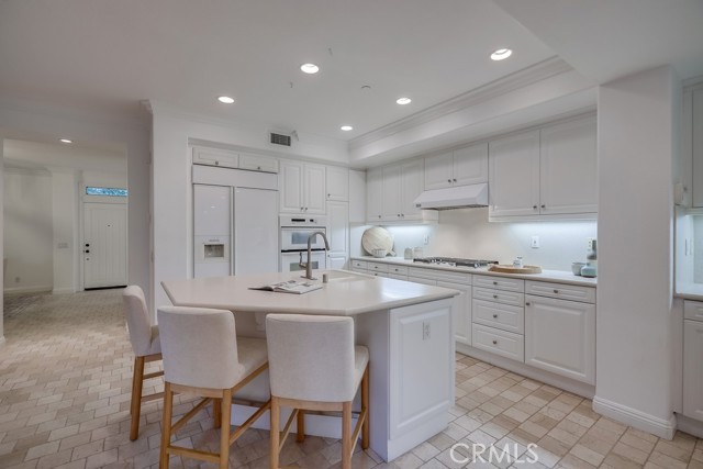 2569 Bungalow Place, Corona del Mar CA: https://media.crmls.org/medias/61824925-71bc-4afc-901b-da7f22b23de9.jpg