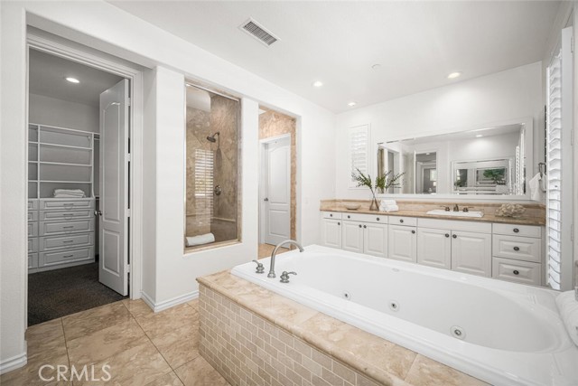 978 Heron Circle, Seal Beach CA: https://media.crmls.org/medias/61829044-931a-4b4e-8846-c74083bea514.jpg