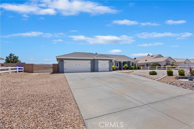 21269 Chardonnay Drive, Apple Valley CA: https://media.crmls.org/medias/6182d979-a723-47bd-b3cd-d533953bfa2a.jpg