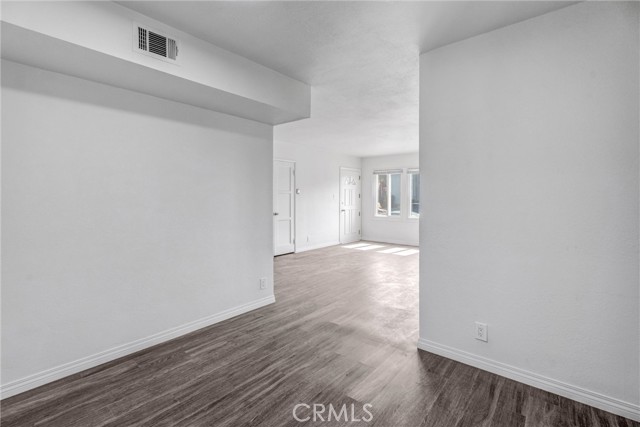 Detail Gallery Image 6 of 16 For 10523 Haas Ave, Los Angeles,  CA 90047 - 2 Beds | 1 Baths