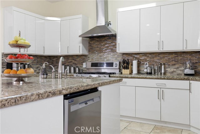 Detail Gallery Image 11 of 42 For 13590 Herrick, –,  CA 91342 - 4 Beds | 5 Baths