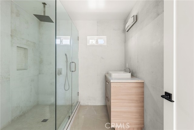 Detail Gallery Image 14 of 33 For 7943 Ledge Ave, Sun Valley,  CA 91352 - 3 Beds | 3 Baths