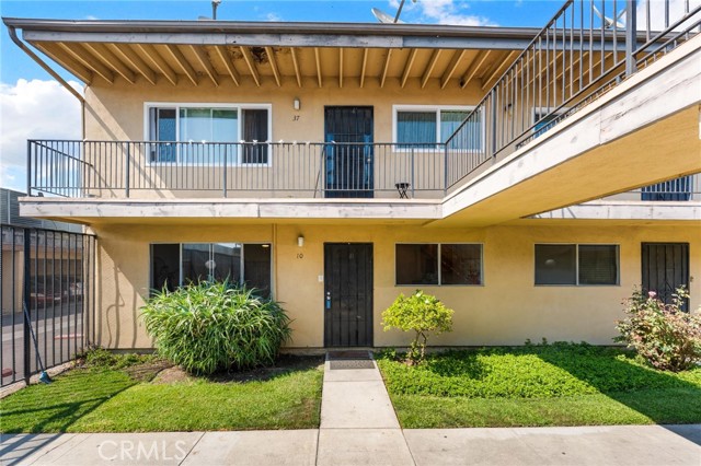 5535 Ackerfield Avenue, Long Beach CA: https://media.crmls.org/medias/6184629f-71a3-4659-874a-946be50397aa.jpg