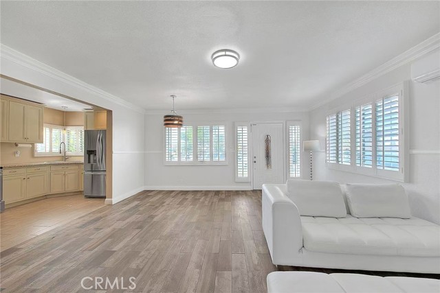 6442 Raymond Avenue, Long Beach CA: https://media.crmls.org/medias/618494e6-bf9f-4666-b997-24464c2f5c08.jpg