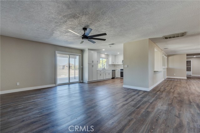 Detail Gallery Image 21 of 62 For 6572 Merced, Oak Hills,  CA 92344 - 4 Beds | 3 Baths