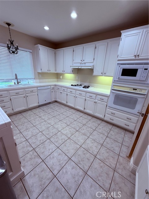 Detail Gallery Image 5 of 27 For 19211 Dandelion Ct, Riverside,  CA 92508 - 5 Beds | 3 Baths