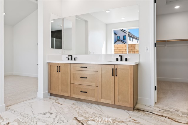 30105 Hillside Place, Castaic CA: https://media.crmls.org/medias/61860993-980d-4ad1-905d-7e4bc5f88c70.jpg