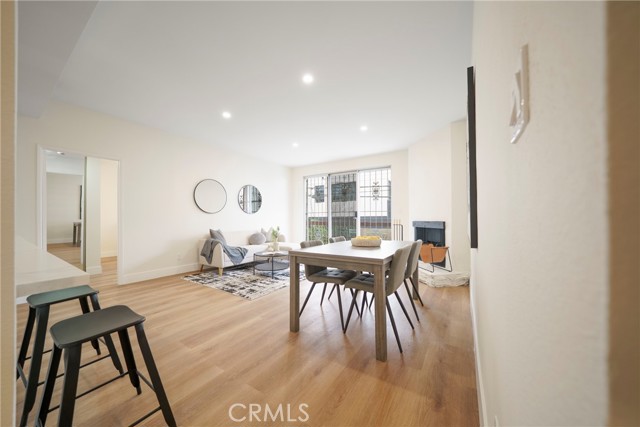 104 S Hayworth Avenue, Los Angeles CA: https://media.crmls.org/medias/61867d04-be35-47fc-8316-80dcbe1ca5b2.jpg