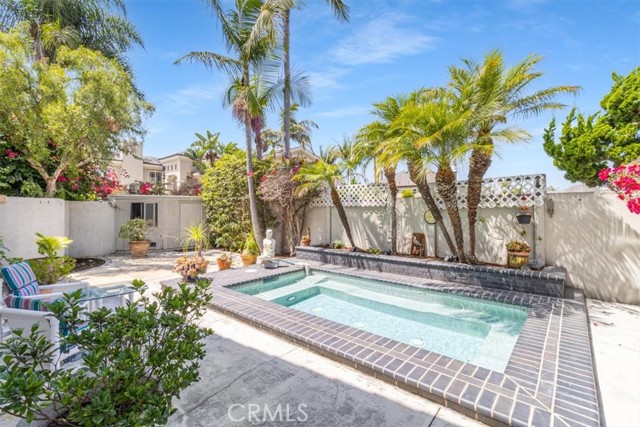 Detail Gallery Image 2 of 42 For 17182 Hillside Cir, Huntington Beach,  CA 92649 - 5 Beds | 4/1 Baths