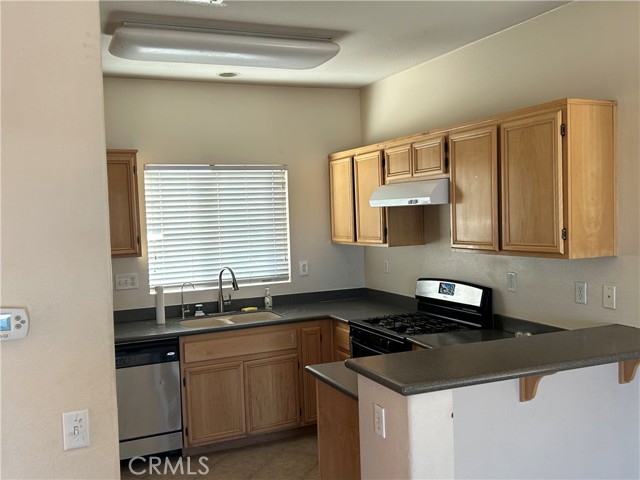 Detail Gallery Image 6 of 14 For 10514 Inyo Ct, Adelanto,  CA 92301 - 3 Beds | 2 Baths