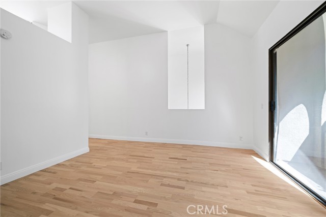 5335 White Oak Avenue, Encino CA: https://media.crmls.org/medias/6187ea76-f779-4072-a240-1e3857264584.jpg