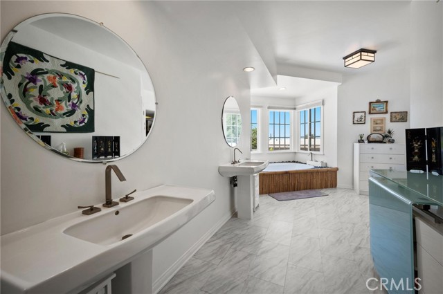17034 Escalon Drive, Encino CA: https://media.crmls.org/medias/61880c2c-69d1-46c6-8a62-1433ba9b172b.jpg