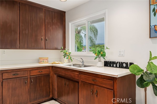 618 Ardmore Drive, Goleta CA: https://media.crmls.org/medias/61884732-68d5-4aa0-a81a-cc2de45e6540.jpg