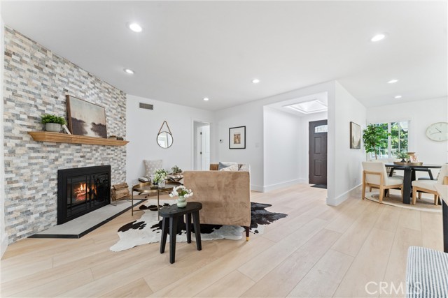 18011 Theodora Drive, Tustin CA: https://media.crmls.org/medias/618851bc-16bc-4aec-8609-d9a9a7defef4.jpg