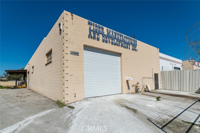 Image 4 of 13 For 11245 Vinedale Street