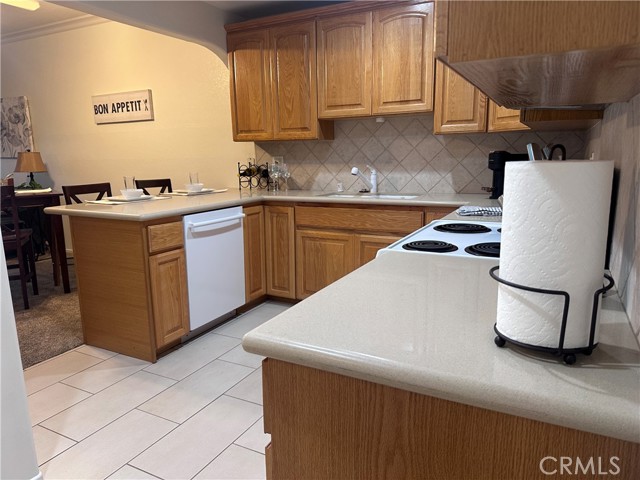12300 Montecito Road, Seal Beach CA: https://media.crmls.org/medias/618aab0c-1f40-4cbd-9fdd-0f97e2e0886d.jpg