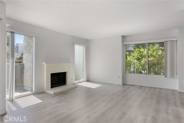 Detail Gallery Image 8 of 14 For 11818 Moorpark St #X,  Studio City,  CA 91604 - 2 Beds | 2/1 Baths