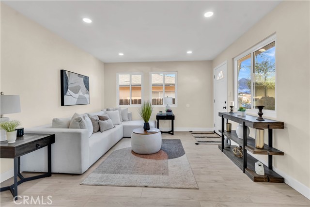 Detail Gallery Image 6 of 38 For 391 Zenith St, Chula Vista,  CA 91911 - 4 Beds | 2 Baths