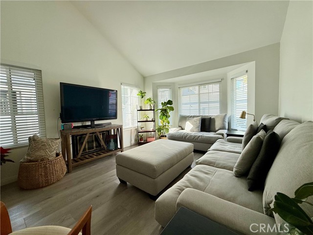 Detail Gallery Image 6 of 31 For 1641 Dimas Ct, Azusa,  CA 91702 - 2 Beds | 2/1 Baths