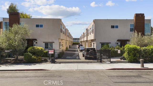 Detail Gallery Image 3 of 44 For 9237 Wakefield Ave #12,  Panorama City,  CA 91402 - 4 Beds | 3/1 Baths