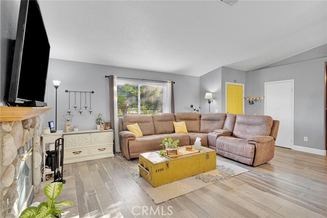 Detail Gallery Image 7 of 55 For 12828 Tamiani Rd, Apple Valley,  CA 92308 - 3 Beds | 2 Baths