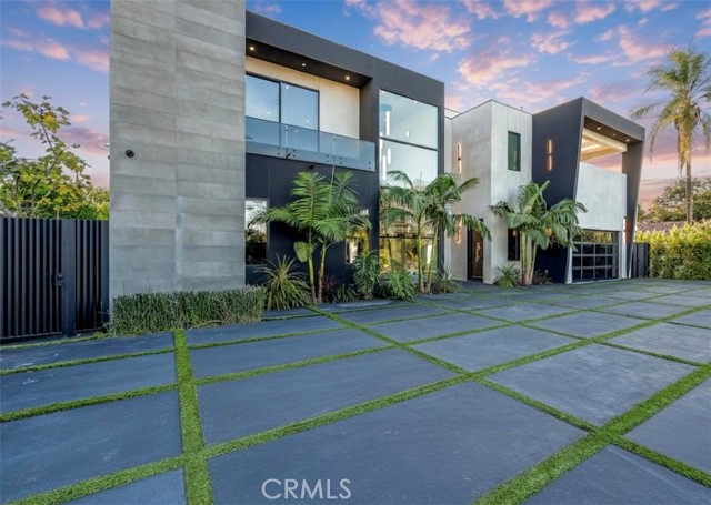 Detail Gallery Image 2 of 50 For 13016 Chandler, Sherman Oaks,  CA 91401 - 6 Beds | 6/1 Baths