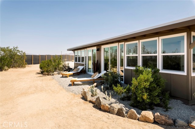 70315 Indian Trail, 29 Palms CA: https://media.crmls.org/medias/618e08f1-8738-4254-ad01-11322be44141.jpg