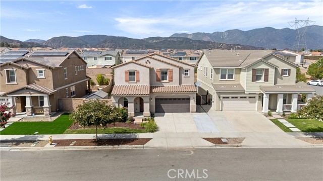 Detail Gallery Image 3 of 44 For 17012 Hal Ln, Fontana,  CA 92336 - 3 Beds | 2/1 Baths