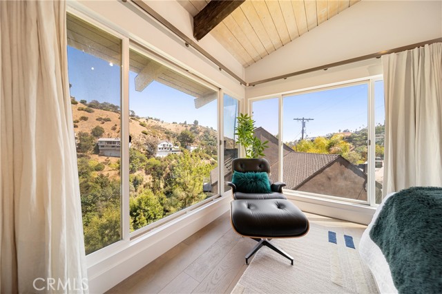 2522 Zorada Drive, Los Angeles CA: https://media.crmls.org/medias/618ef42e-efd2-43bd-9df2-08e21d90a0a3.jpg
