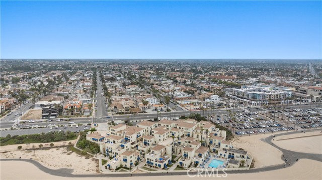 711 Pacific Coast, Huntington Beach CA: https://media.crmls.org/medias/618f1121-32e8-460b-8d86-fa859c43be92.jpg