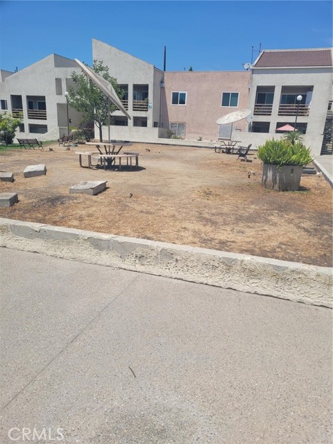 1118 Valencia Street, Los Angeles CA: https://media.crmls.org/medias/61918416-313f-402f-938f-c0be05d27acc.jpg