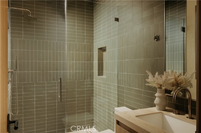 6 Bed Home for Sale in Sherman Oaks, California