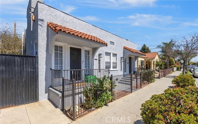 2513 E 11th Street, Long Beach CA: https://media.crmls.org/medias/619232a1-6347-4d09-a126-49bae1a2bbc6.jpg