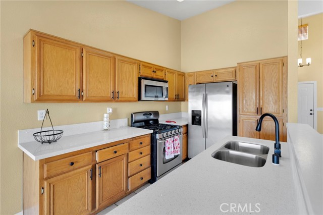 Detail Gallery Image 12 of 38 For 10958 Sherman Way, Adelanto,  CA 92301 - 4 Beds | 2 Baths