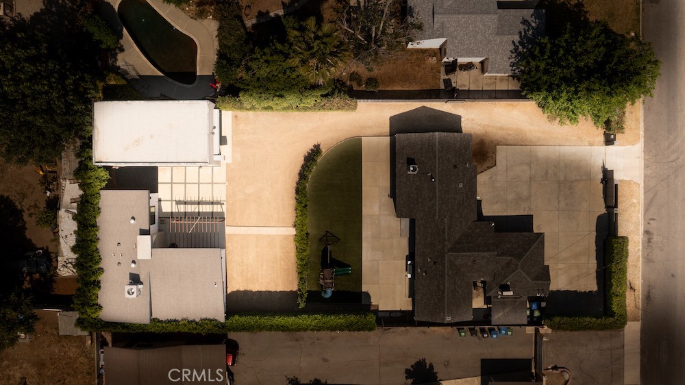 https://media.crmls.org/medias/619456be-e9d0-453f-84ed-7bd4589a4069.jpg?preset=X-Large