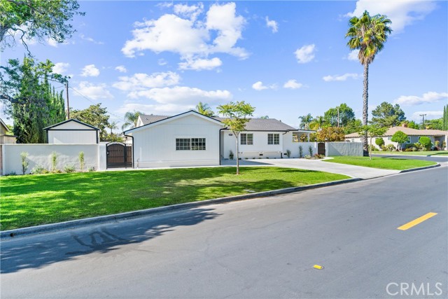 18011 Theodora Drive, Tustin CA: https://media.crmls.org/medias/6195037d-3a9b-499d-a391-a84c3bfcb57c.jpg