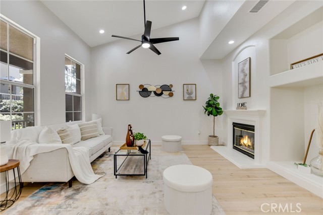 Detail Gallery Image 12 of 47 For 28210 Canterbury Ct, Valencia,  CA 91354 - 2 Beds | 2/1 Baths